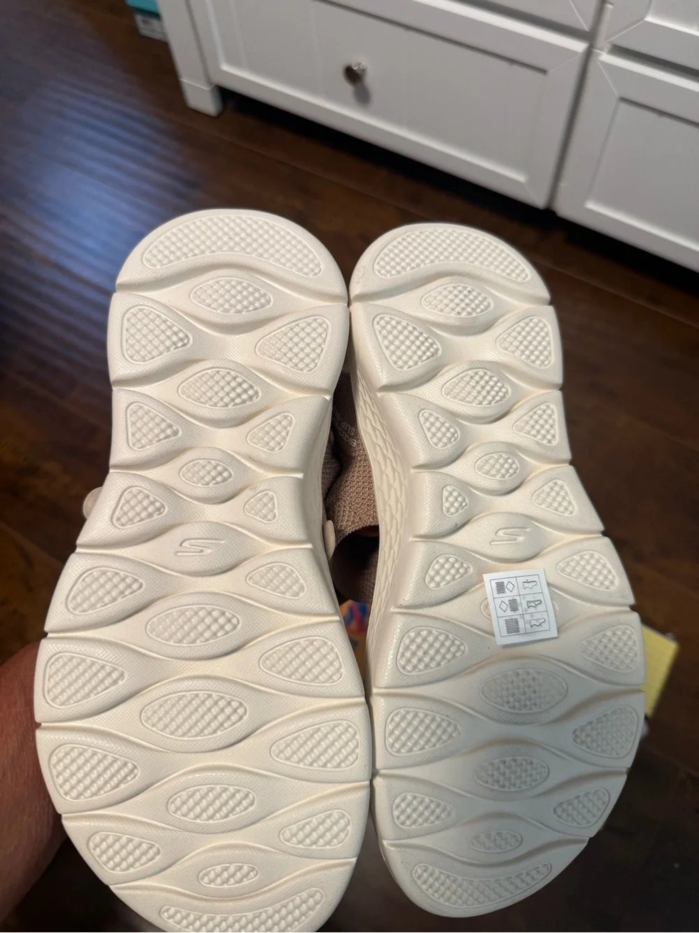 NWT Skechers Open-Toe Knit Strap Sandals in  Taupe with Crystals
